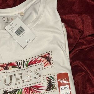 Guess women’s tshirt